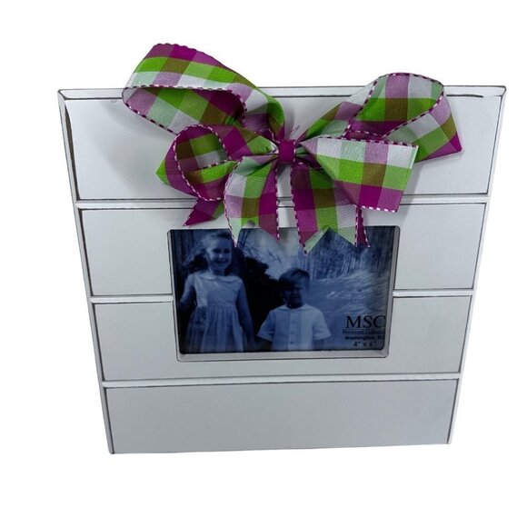 MSC Mainstreet Collection 4" x 6" Shiplap with Green, Pink and White Bow - Picture 1 of 9